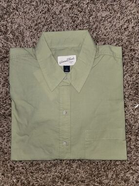 Universal Thread Men’s Light Green Button-Down Shirt